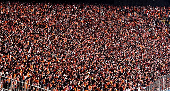 CĐV Indonesia rất cuồng nhiệt. 