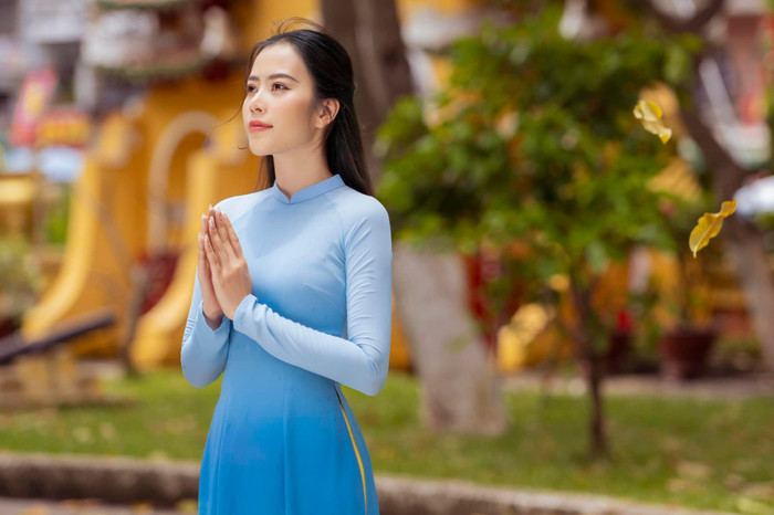 Đông đảo người hâm mộ đều hy vọng cô luôn mạnh khỏe và tiếp tục có nhiều hành động thiện nguyện trong thời gian sắp tới