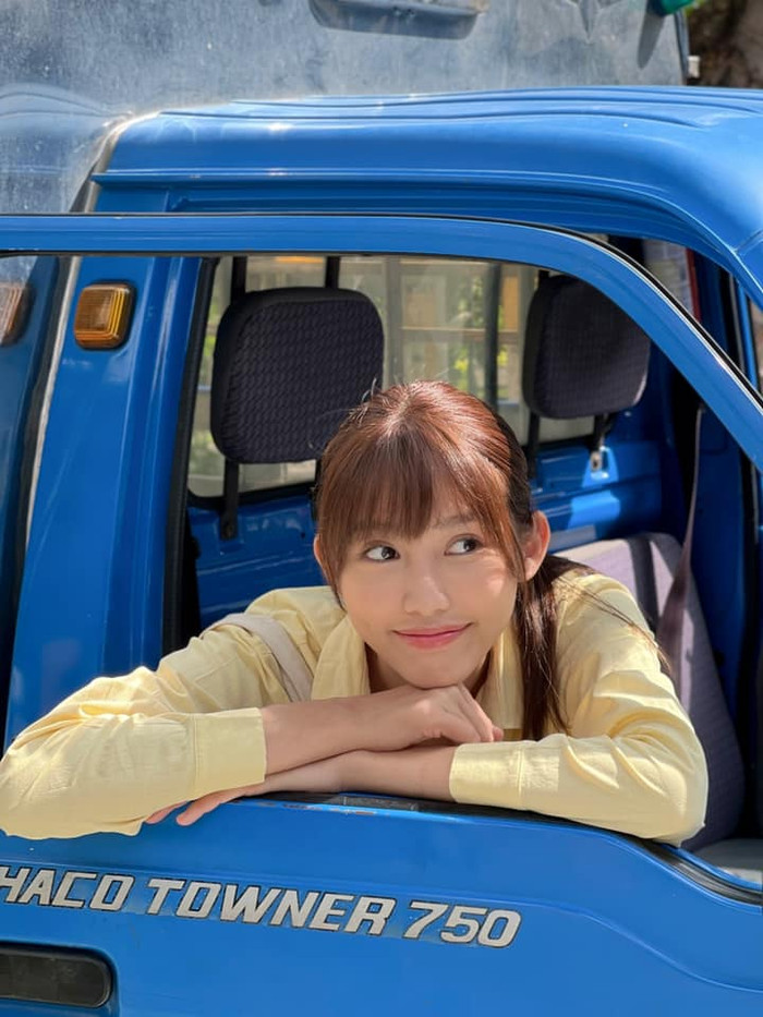 Dù thường xuyên đi diễn bên ngoài, nhưng nhờ chăm chỉ sử dụng kem chống nắng nên làn da của Quỳnh Châu mịn màng, không xuất hiên thâm, nám và tàn nhang.