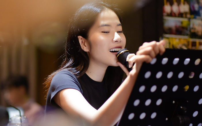 Nam Em hát ca khúc tự sáng tác khiến khán giả tấm tắc khen ngợi: 'Có sắc có tài' Ảnh 2