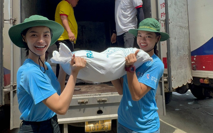 Khoảnh khắc 'chị chị em em' của Kiều Loan và Mai Ngô gây 'sốt' cõi mạng hậu ồn ào về phần thi ứng xử Ảnh 2