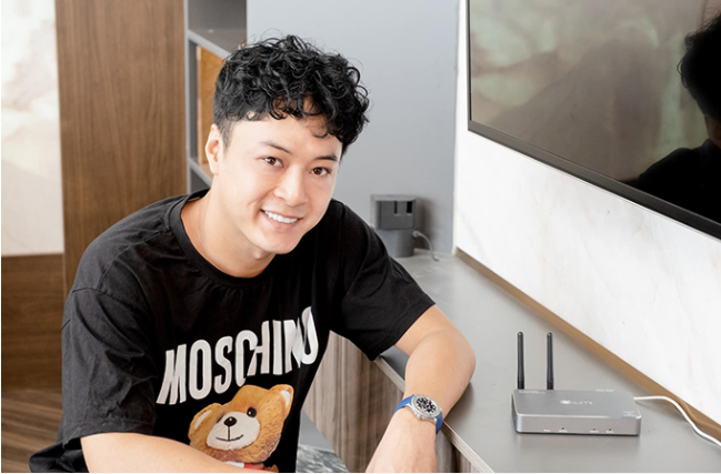 Hồng Đăng gây chú ý bởi ồn ào ở nước ngoài thời gian qua