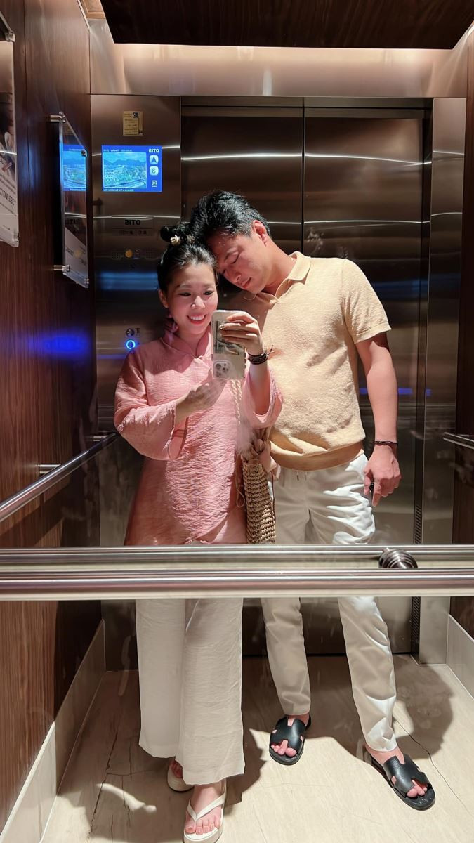 Sau tất cả, người vợ đã ổn định tinh thần, tiếp tục là hậu phương vững chắc cho Hồng Đăng