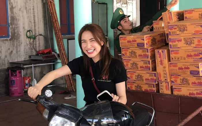 Hòa Minzy đòi 'độ xe' khi đi làm từ thiện tại Quảng Trị Ảnh 2