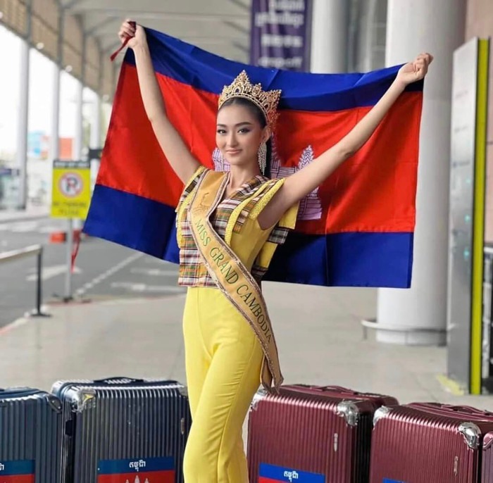 Thí sinh Miss Grand 2022 bung lụa tại sân bay: Thiên Ân rực sáng, lấp lóe hi vọng giật crown Ảnh 7