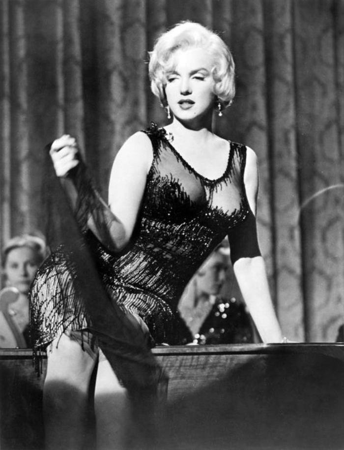 Chuyện chưa kể về những chiếc váy huyền thoại trên màn ảnh của Marilyn Monroe Ảnh 6