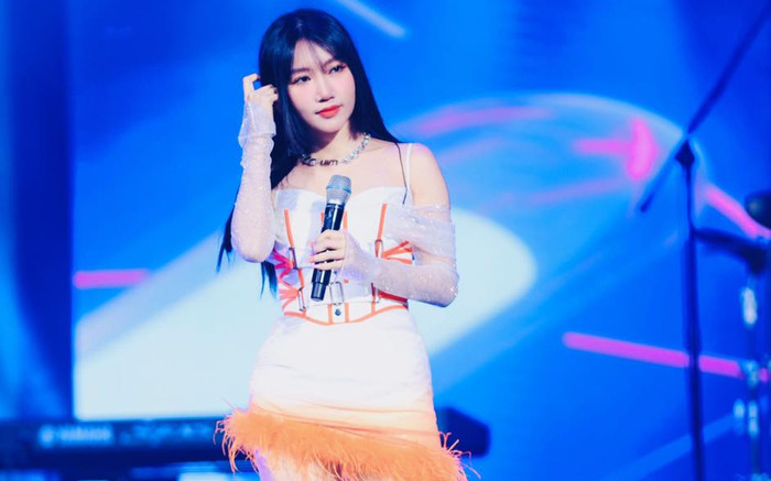 Trình diễn trên sân khấu tại Hàn Quốc, sắc vóc lẫn giọng hát của Orange khiến dân mạng trầm trồ Ảnh 2