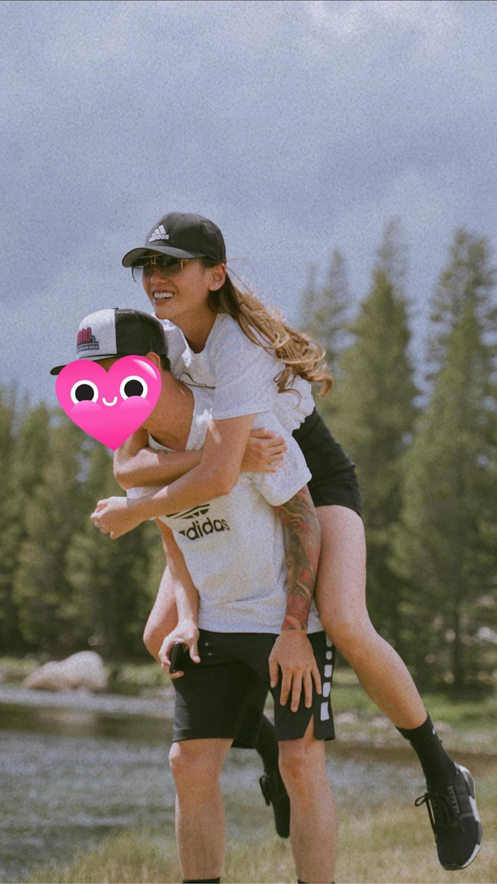 Võ Hoàng Yến đăng tải khoảnh khắc “tình bể bình” bên bạn trai. 