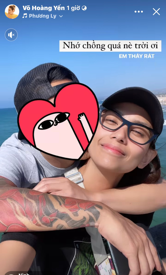 Đăng ảnh tình tứ bên người yêu nhưng Võ Hoàng Yến vẫn khéo léo che mặt bạn trai bằng icon dễ thương. 