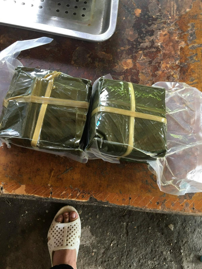 Tất cả đều là những đồ ăn tiện lợi như bánh bông lan, bánh chưng, bánh ruốc...