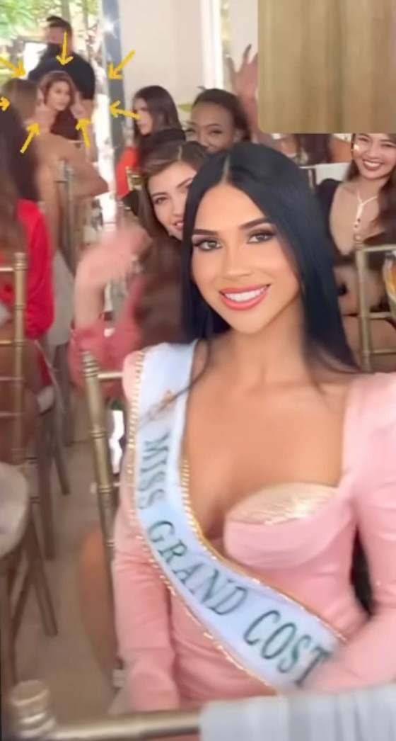 Không quá khó để nhận ra chân dài 10X với cách tạo dáng số một quen thuộc.