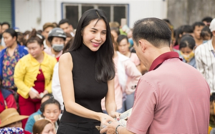 Sau một năm ồn ào, hoạt động từ thiện của những sao Việt thay đổi ra sao? Ảnh 2