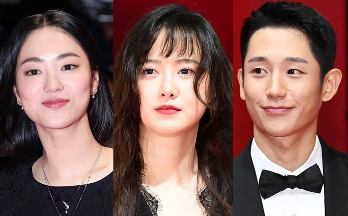 Thảm đỏ LHP Busan 2022: Goo Hye Sun gây choáng vì... quá trắng, giật spotlight 'tình cũ' Song Joong Ki Ảnh 2