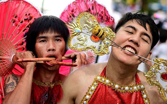 Những hình ảnh 'rùng mình' về lễ hội ăn chay đang diễn ra ở Thái Lan Ảnh 2