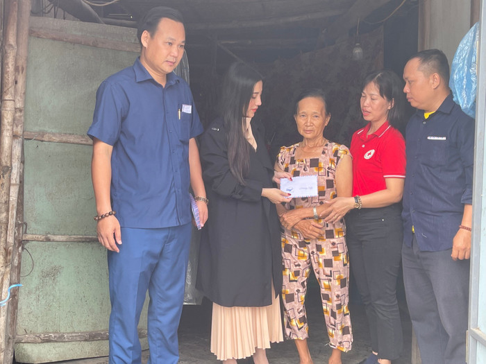 'Ngọc nữ bolero' Tố My dốc tiền túi giúp bà con miền Trung bị thiệt hại nặng do bão lũ Ảnh 6