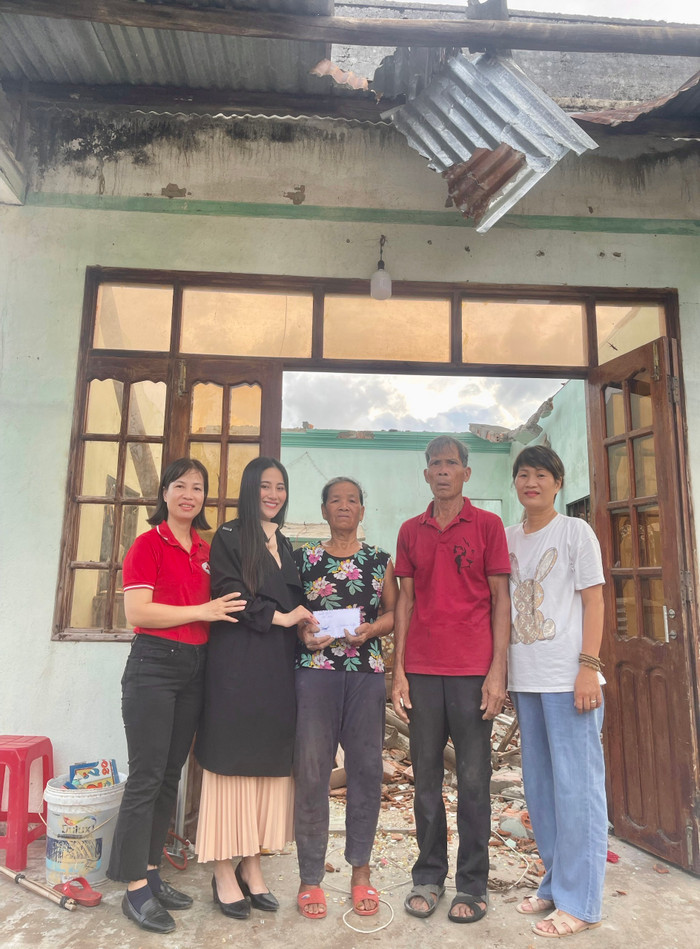 'Ngọc nữ bolero' Tố My dốc tiền túi giúp bà con miền Trung bị thiệt hại nặng do bão lũ Ảnh 5