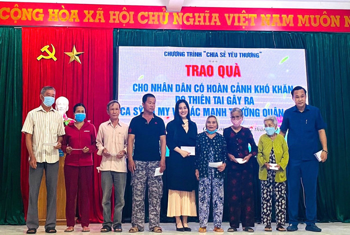'Ngọc nữ bolero' Tố My dốc tiền túi giúp bà con miền Trung bị thiệt hại nặng do bão lũ Ảnh 2