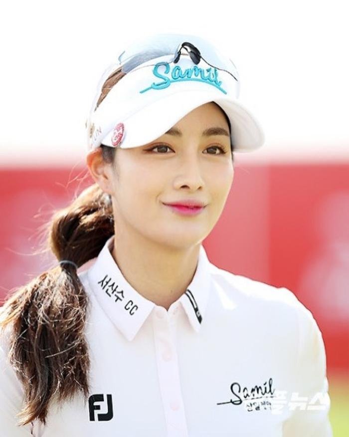 Nữ Golfer chuyên nghiệp vướng tin đồn ngoại tình với Bi Rain có phong cách giống Kim Tae Hee Ảnh 2