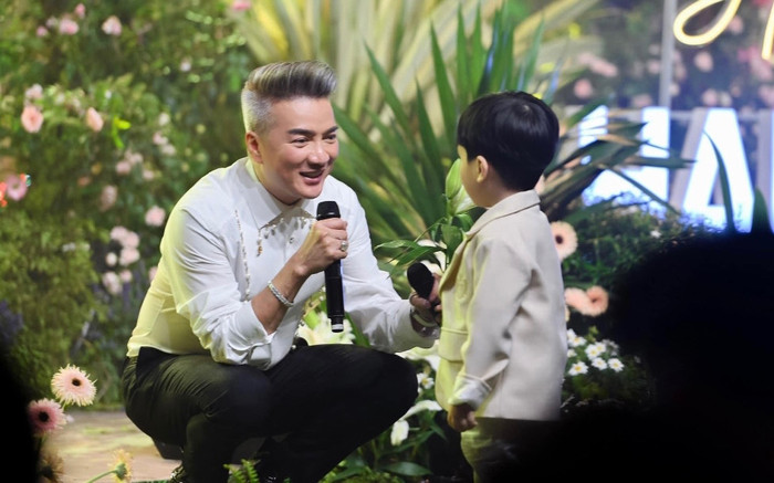 Đàm Vĩnh Hưng 'dỗi ra mặt' vì bị 'vị khách đặc biệt' này chiếm luôn spotlight trong đêm nhạc Ảnh 2