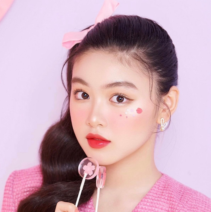 Sở hữu nhan sắc xinh đẹp, có khiếu nghệ thuật nhiều khán giả mong nam MC định hướng cho bé thi Hoa hậu. 