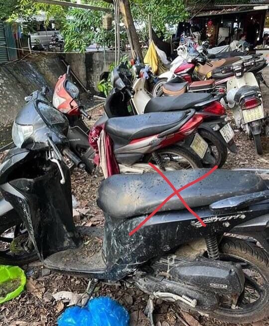 Chiếc xe máy của Hải Như được tìm thấy trước đó.