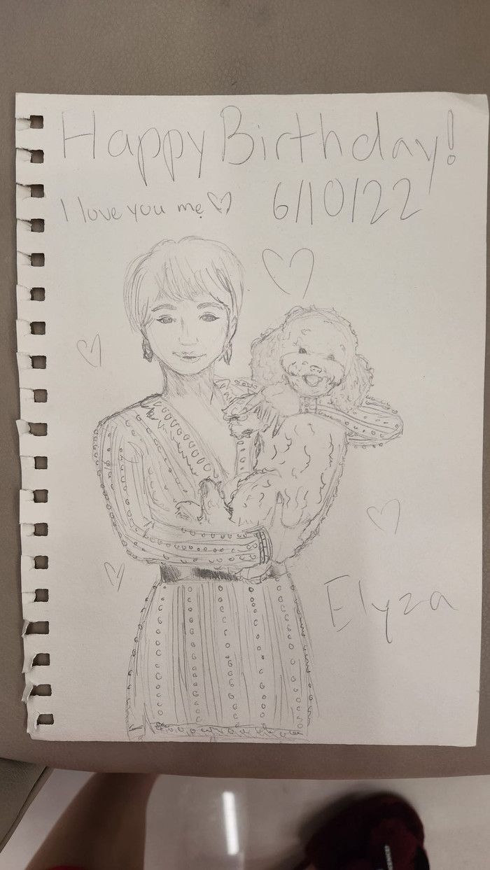 Con gái Việt Hương tự vẽ kèm dòng chữ: 'Happy birthday. I love you mẹ'. 