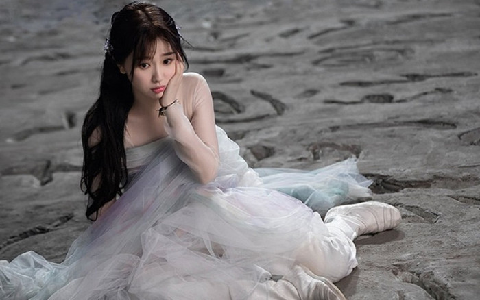 Hé lộ gia đình Ngu Thư Hân, xứng danh 'bạch phú mỹ' hàng thật giá thật của Cbiz Ảnh 2