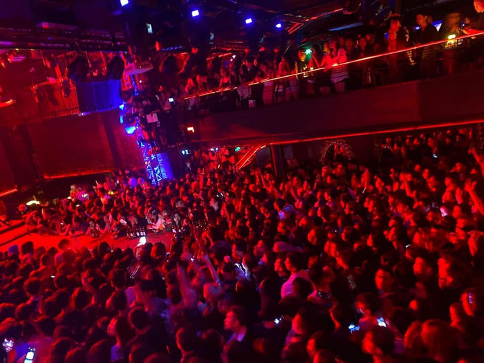 Nam ca sĩ trẻ luôn là tâm điểm chú ý mỗi lần xuất hiện.