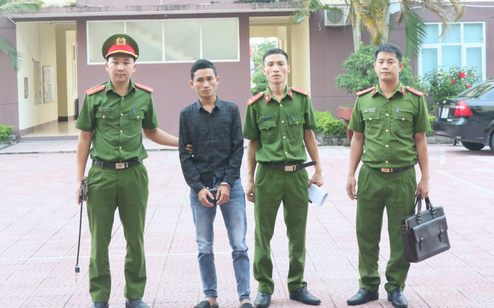 Lẻn vào tiệm vàng, trộm trang sức gần 1 tỷ đồng rồi lẩn trốn vào Nam Ảnh 2