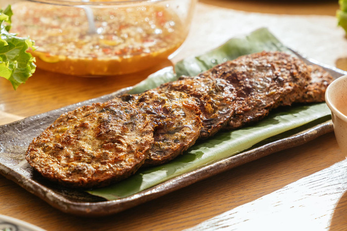 Món chả rươi chiên lên thơm nứt mũi