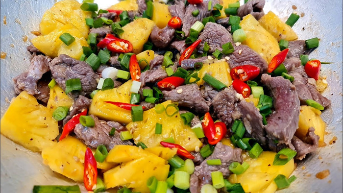 Món thịt bò xào dứa ngon ngọt khó cưỡng sẽ chinh phục những chị em khó tính nhất