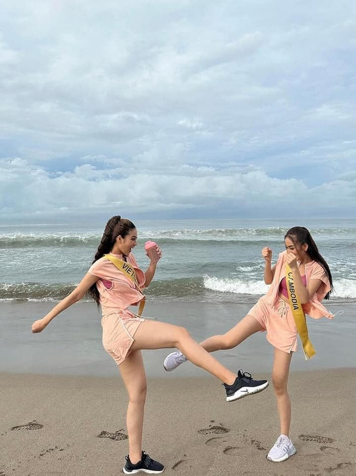 Quên đôi chân đau, Thiên Ân mải mê đùa nghịch với bạn thi: Sao chị hứa sẽ không 'quậy' nữa? Ảnh 3