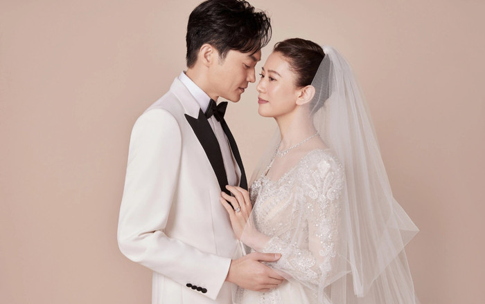 Netizen bất mãn vì một Hoa hậu lợi dụng đám cưới để thuận theo 'chiêu trò' của chồng Ảnh 2