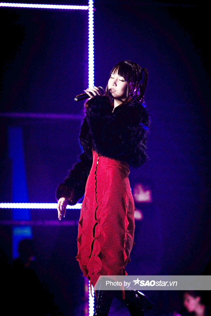 Sự ma mị cùng phong cách trình diễn tự tin của cô nàng đã nhận được sự đồng tình của ban giám khảo và các nhà đầu tư 