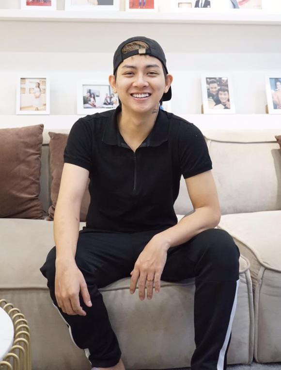  Người hâm mộ rất hi vọng Hoài Lâm có thể duy trì được thói quen tập tạ, tập gym như thế để có thể nhanh chóng lấy lại được vóc dáng thư sinh như trước kia.