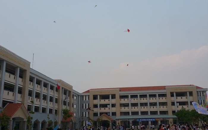 Điều tra nguyên nhân nữ sinh lớp 8 rơi từ tầng 4 xuống sân trường tử vong Ảnh 2