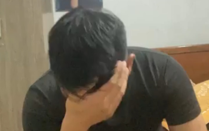 Nghi vợ gian díu với tình cũ sau 13 năm, chồng kéo vợ vào phòng kiểm tra thì sốc nặng, lên cơn co giật Ảnh 2