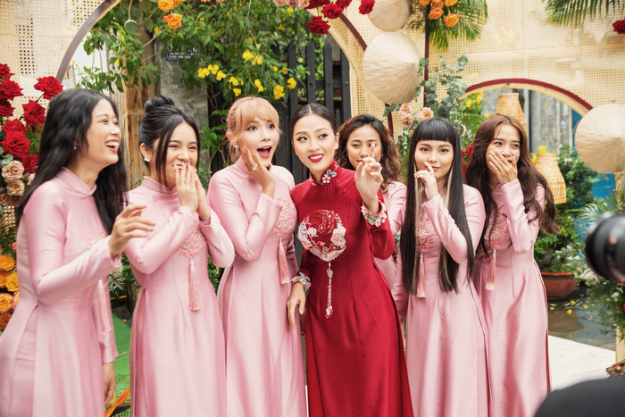 Dàn phù dâu hội tụ nhiều gương mặt nổi tiếng trong Vbiz. 