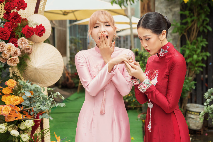 Liêu Hà Trinh tinh nghịch bên bạn thân Khả Như