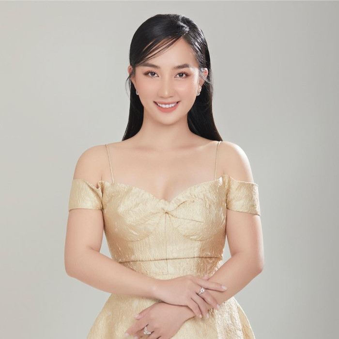 Cô nàng vốn sở hữu nhan sắc khá xinh đẹp, cô trở nên nổi bật hơn bao giờ hết khi chú trọng việc ăn mặc, trang điểm