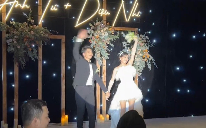 Anh Tú kéo 'xềnh xệch' Diệu Nhi lên sân khấu, quẩy cực sung trong ngày trọng đại Ảnh 2