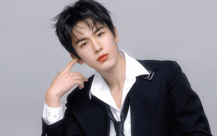 Ngỡ ngàng với hình ảnh cũ của Trương Lăng Hách, nhan sắc thế nào mà bị chê tơi tả Ảnh 2