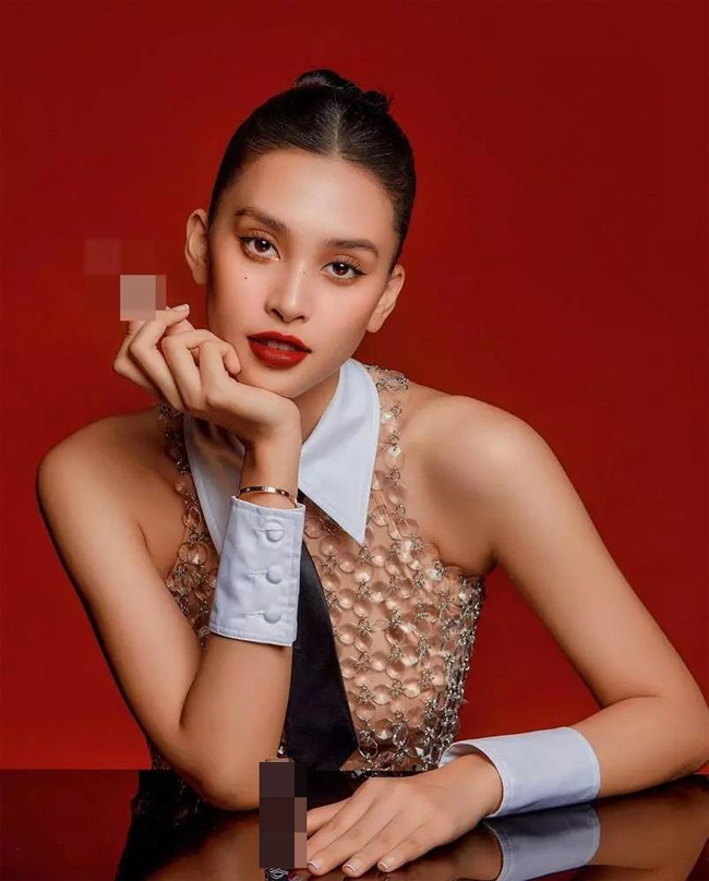 Hoa hậu Tiểu Vy lại nổi bật với vẻ sang trọng, sắc sảo.