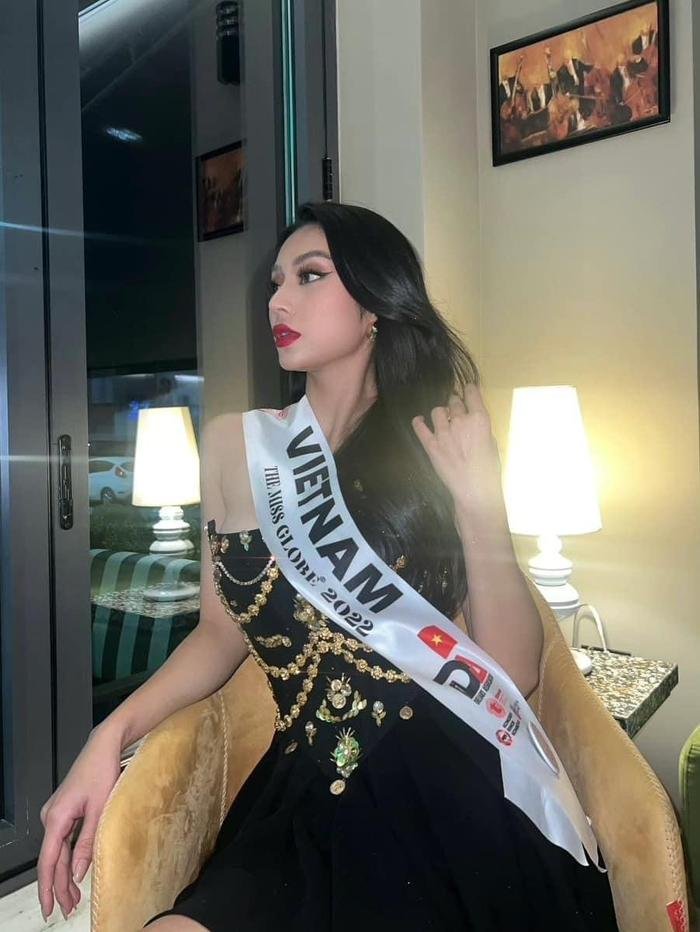 Nhan sắc đại diện Việt Nam tại The Miss Globe 2022: Đồ nghề đầy đủ là 'bén đứt tay', chặt đẹp dàn đối thủ Ảnh 4