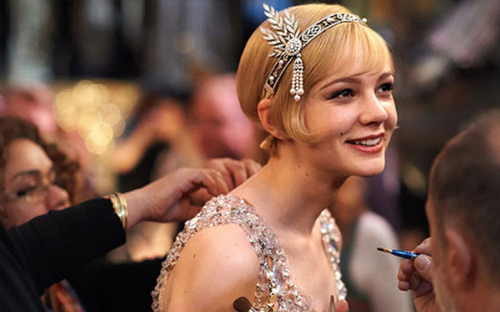 Váy hở vai và loạt sạn thời trang 'siêu to siêu khổng lồ' trong phim lịch sử Hollywood Ảnh 2