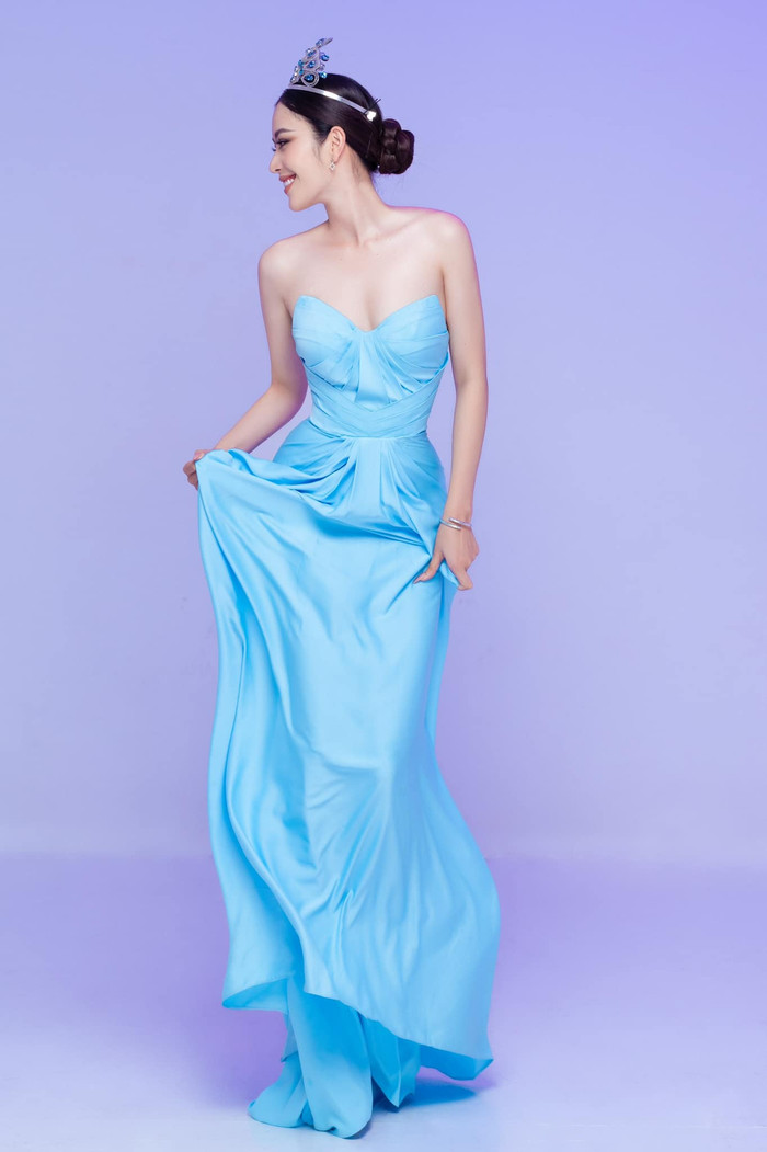 Góc nghiêng thần thánh của Hoa khôi Đồng bằng sông Cửu Long, cuốn hút cùng nụ cười tươi của cô đã chiếm trọn trái tim của cư dân mạng.