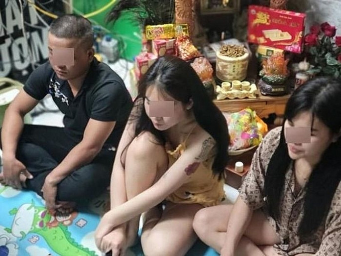 Nhóm đối tượng bị bắt quả tang sử dụng ma túy 