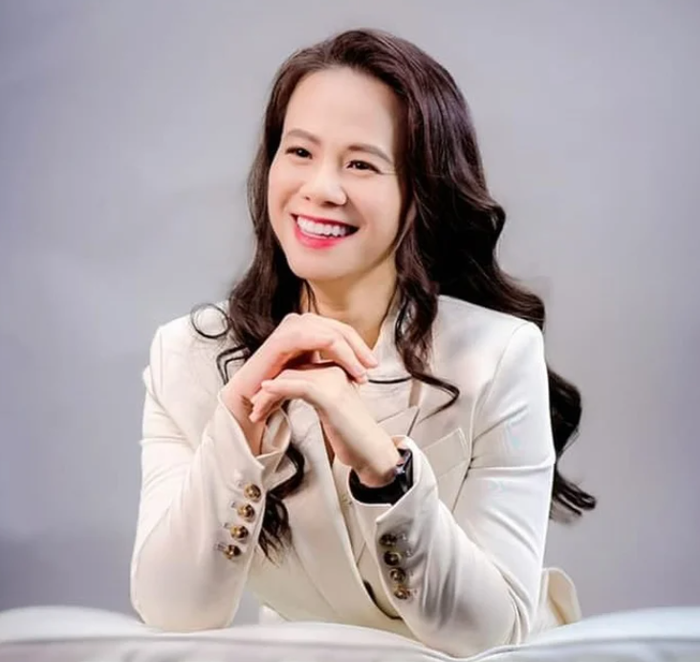 Shark Bình cảm ơn tuổi trẻ dám xông pha, dân mạng sốt ruột nhắc nhở: Cảm ơn vợ nữa chứ Ảnh 6