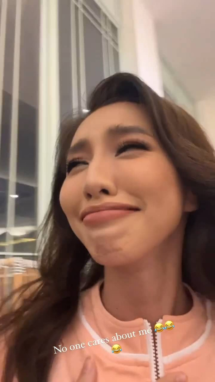 Thùy Tiên 'rớt nước mắt' khi không một ai để ý tới mình.