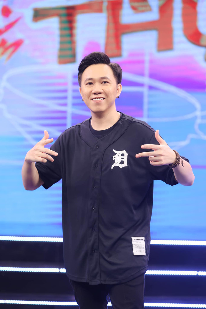 Diễn viên Anh Đức là sao Việt khá lạc quan với sự cố này: 'Tôi không cô đơn, cũng nhiều người tuột theo dõi như tôi. Mạnh mẽ lên!'